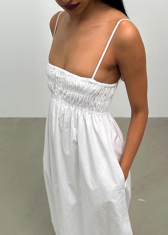 Robe à bretelles sans manches à dos ouvert de couleur unie