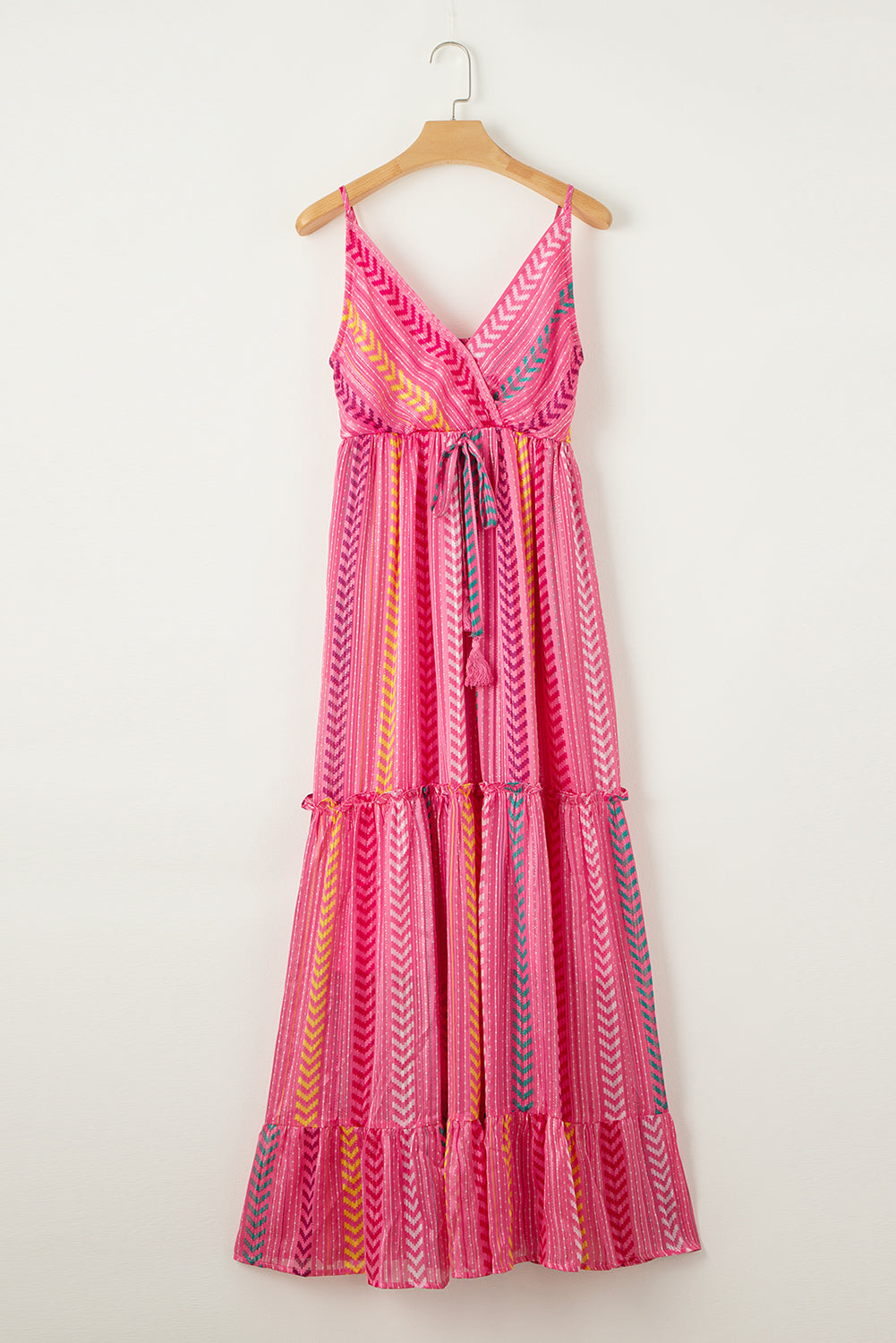 Robe longue portefeuille rose à imprimé western avec pampilles et col en V