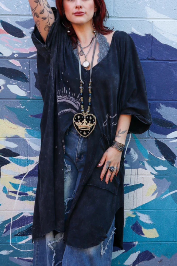 Dream Split Muu Tee by Kantha Bae