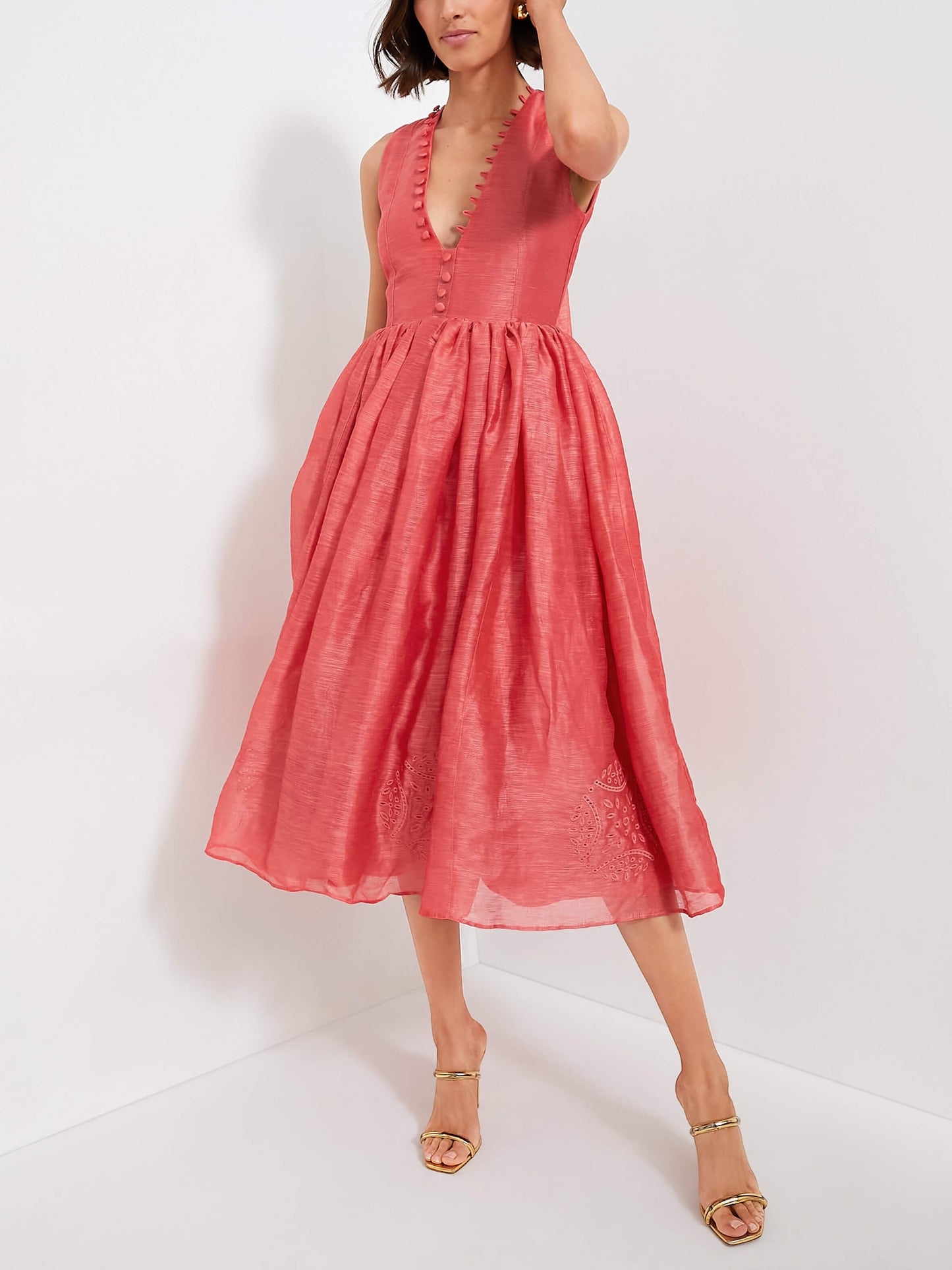 Robe mi-longue slim à col en V et broderie exquise