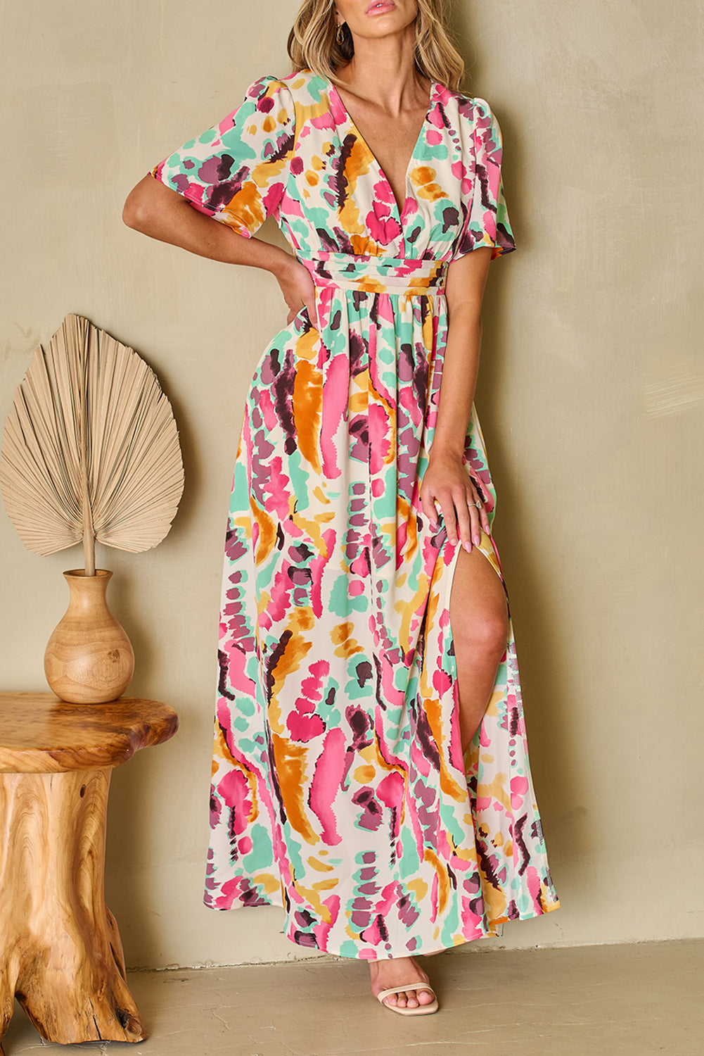 Robe longue rose à col en V et imprimé tie-dye style bohème