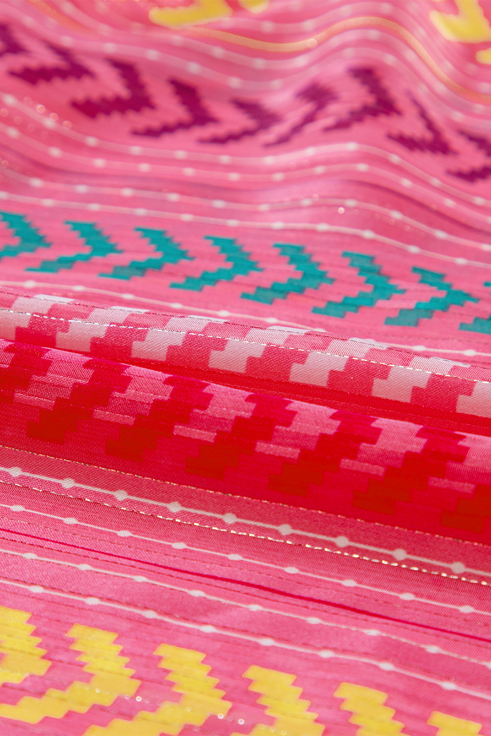 Robe longue portefeuille rose à imprimé western avec pampilles et col en V