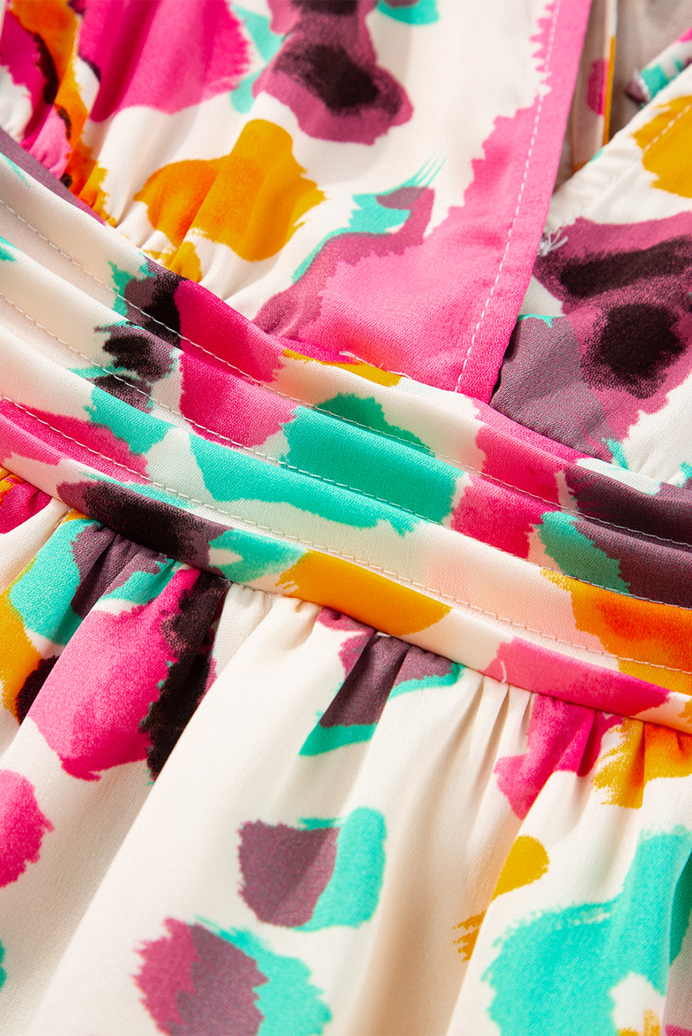 Robe longue rose à col en V et imprimé tie-dye style bohème