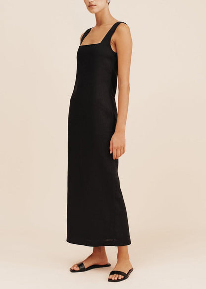 Solid color wide slit suspender dress
