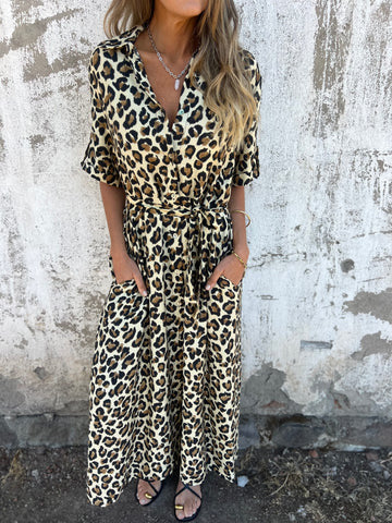 Stylish and Elegant Leopard Print Maxi Dress
