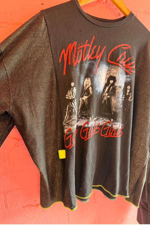 Motley Crüe Band Printed Crewneck Knit Top