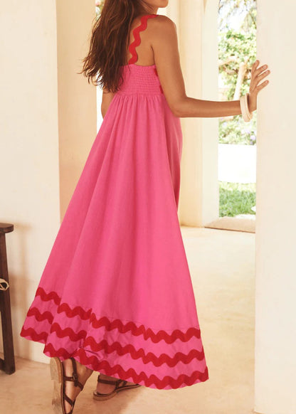 Robe longue à bretelles avec coutures en dentelle et vagues