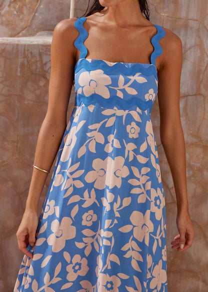 Robe longue à bretelles en dentelle florale bleue avec surpiqûres ondulées