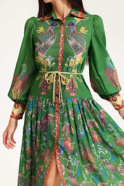 Robe longue imprimée à manches lanternes et revers avec ourlet large