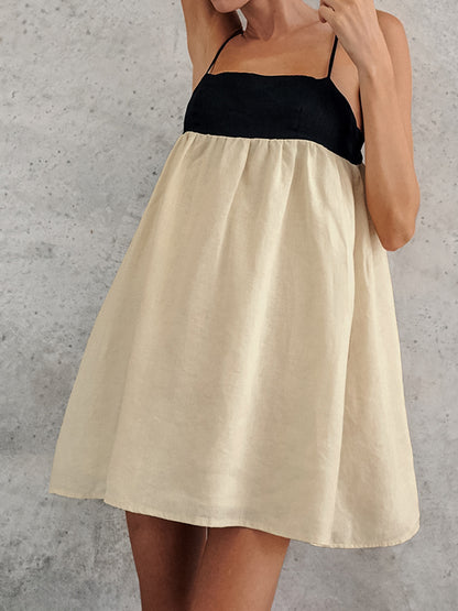 Tenue de mode rétro à contraste de couleurs avec bretelles sexy