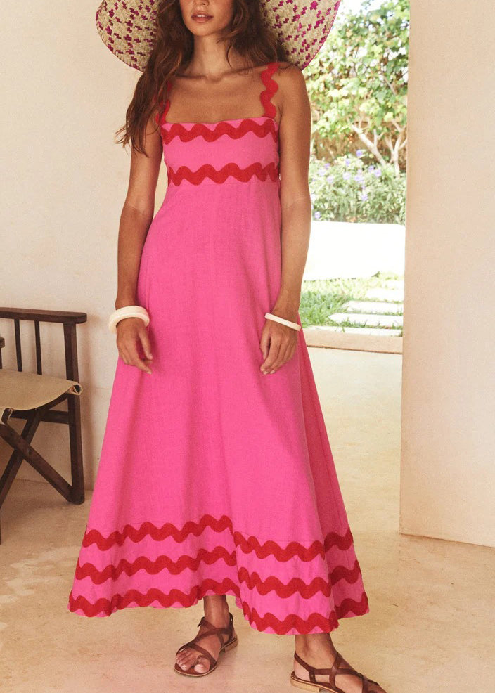Robe longue à bretelles avec coutures en dentelle et vagues