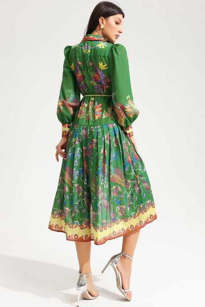 Robe longue imprimée à manches lanternes et revers avec ourlet large