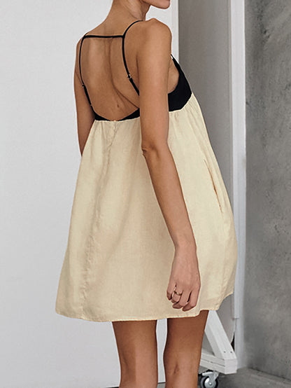 Tenue de mode rétro à contraste de couleurs avec bretelles sexy