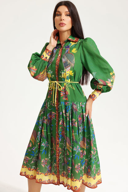 Robe longue imprimée à manches lanternes et revers avec ourlet large