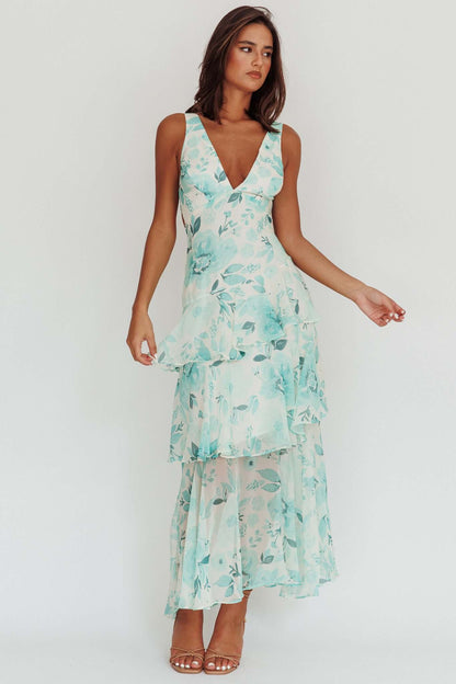 Robe mi-longue à bretelles et volants dans le dos