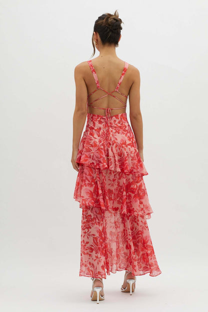 Robe mi-longue à bretelles et volants dans le dos