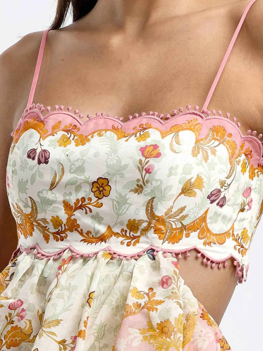 Robe à bretelles brodée à la mode